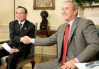 Tờ giấy cầm tay của nguyên Thủ tướng Phan Văn Khải ở cuộc gặp với G.Bush