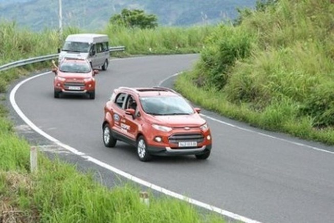 Lên xuống dốc, xe nào phải nhường đường?