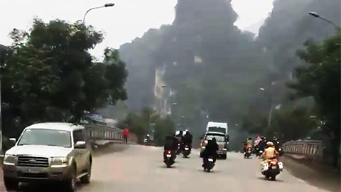 Phạt đôi nam nữ đánh võng, thách thức CSGT 7,3 triệu đồng