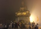 Người dân đi lễ chùa Yên Tử trong đêm