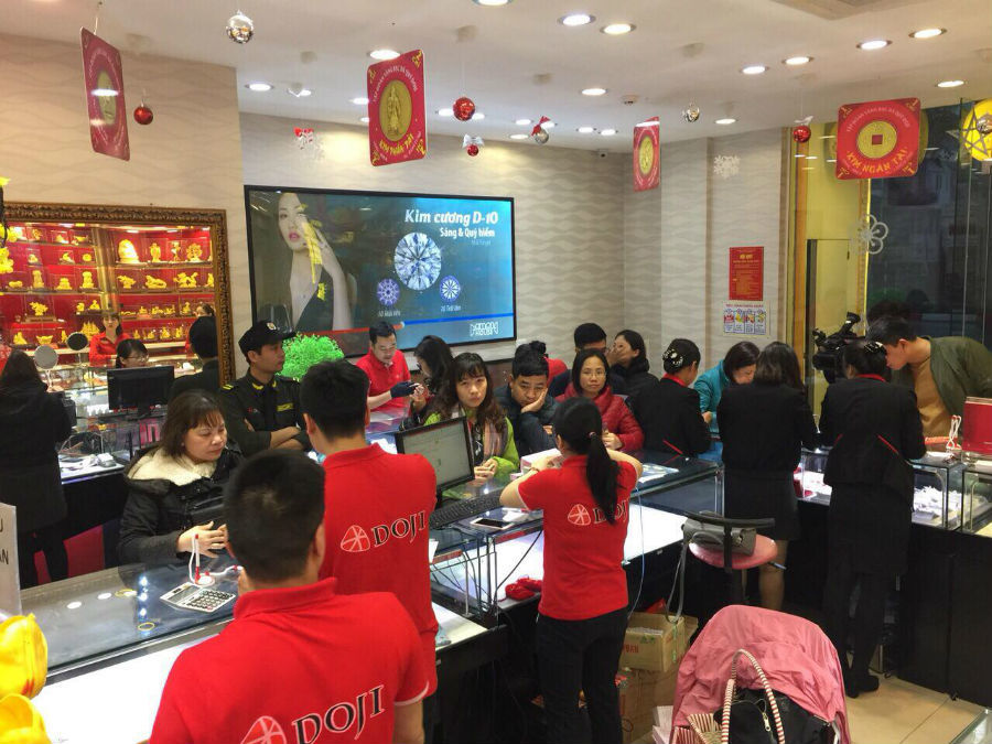 Giá vàng hôm nay 26/2: Tăng ngược chiều vàng thế giới