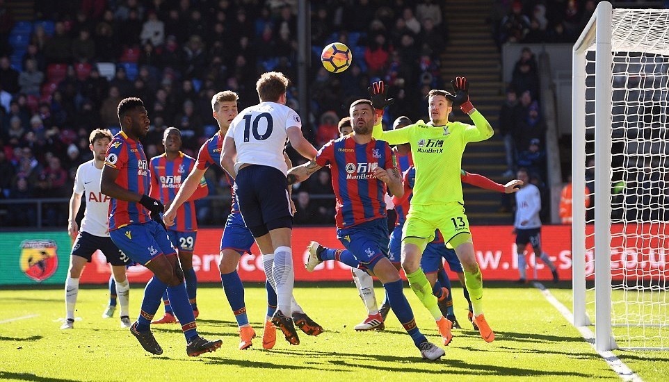 Harry Kane lập công, Tottenham chen chân vào top 4