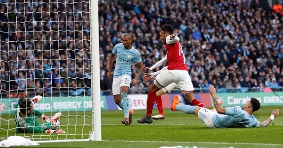 Man City 0-0 Arsenal: Aubameyang bỏ lỡ cơ hội