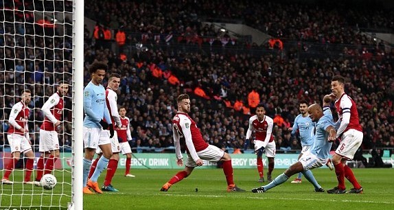 Man City 2-0 Arsenal: Kompany nhân đôi cách biệt