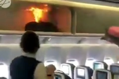 Cháy sạc pin trên máy bay