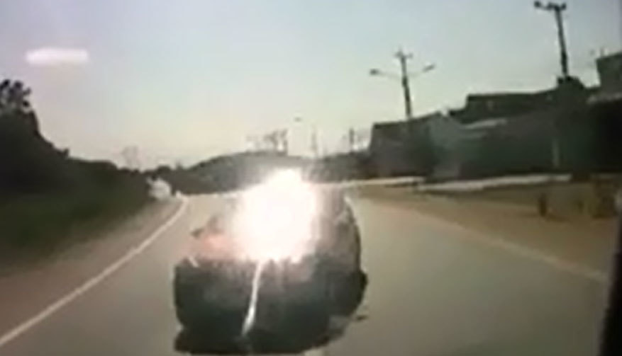 Dân mạng xáo động vì một clip tai nạn giao thông