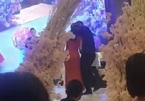 Cô dâu bị bố chồng cưỡng hôn ngay trong đám cưới