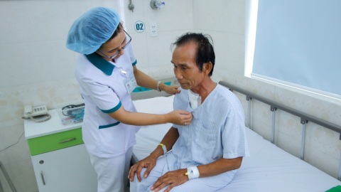 Cựu binh bị đạn găm vào ngực, thủng động mạch chủ