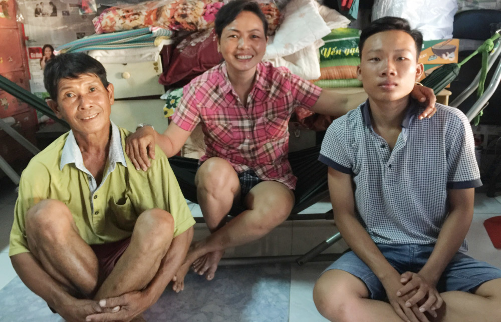 Người cha phụ hồ và câu chuyện bất ngờ với con riêng của vợ