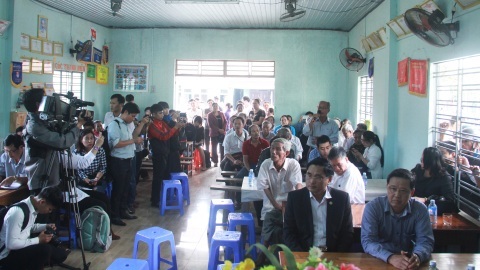 Dân dồn dập hỏi, lãnh đạo Đà Nẵng khất đối thoại buổi khác