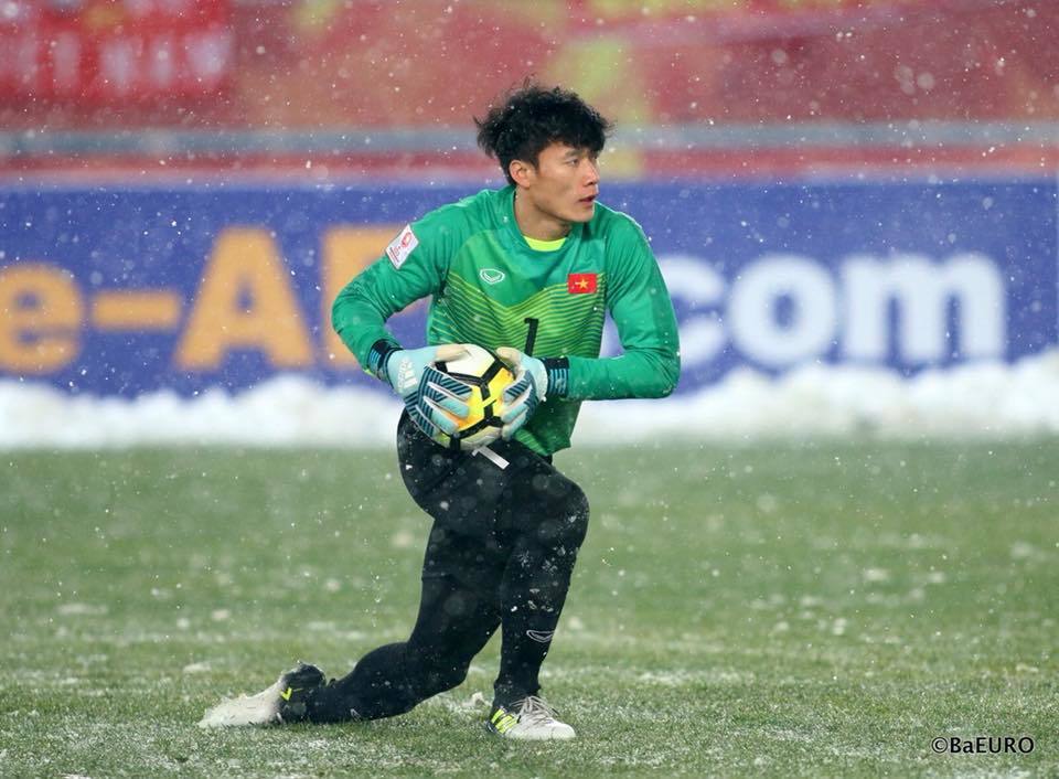 50 sắc thái thủ thành Bùi Tiến Dũng trong ngày sinh nhật