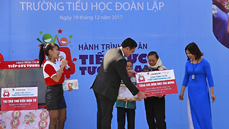 Tri ân khách hàng bằng những hoạt động cộng đồng