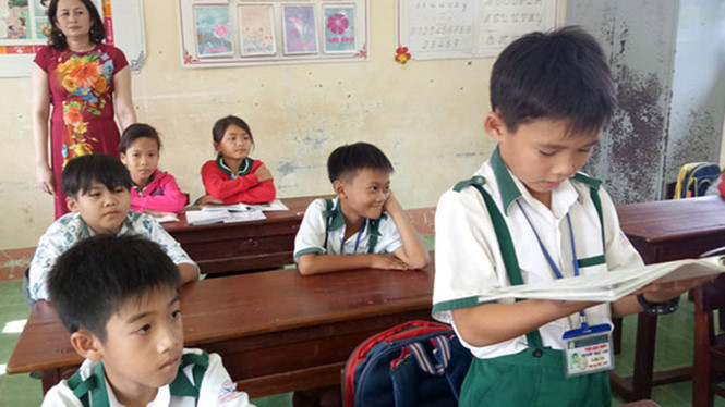 Giáo viên quỳ gối: Nỗi lòng nặng trĩu của người thầy 30 năm tuổi nghề