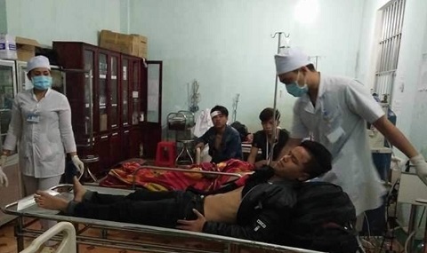 Xe khách chở 20 người lật trên đèo Lò Xo, tài xế tử nạn