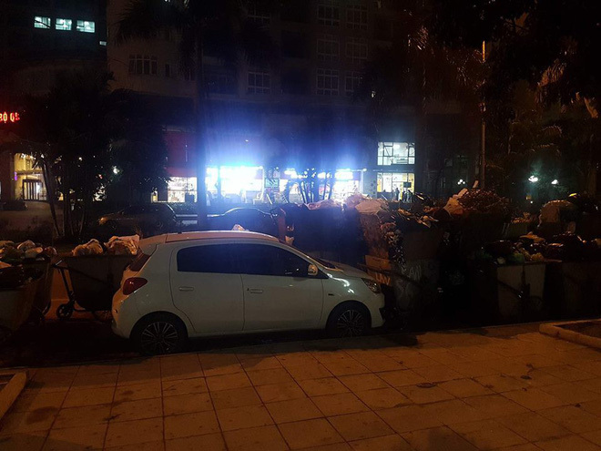 Đỗ xe bên đường, quay lại tài xế 'nhận' món quà không thể cười nổi