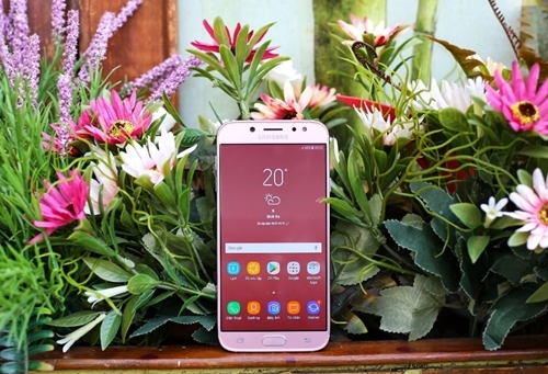 Galaxy J7 Pro sắc hồng 'cháy hàng' mùa lễ tình nhân