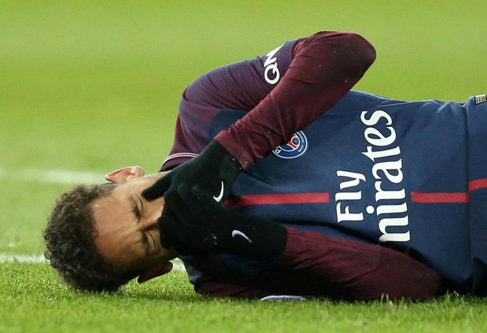 Neymar lên bàn mổ, PSG run rẩy tái đấu Real