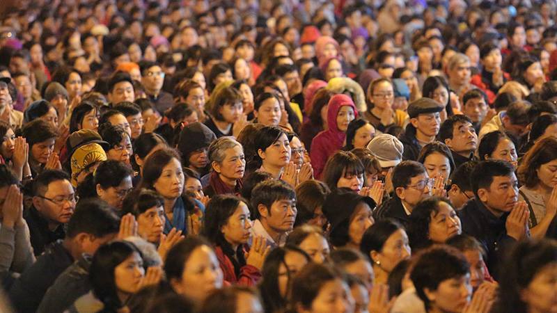 Nghìn người tràn kín đường dự lễ cầu an chùa Phúc Khánh