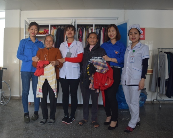 Tủ đồ nhân đạo: Niềm vui nhỏ của các bệnh nhân nghèo Quảng Bình