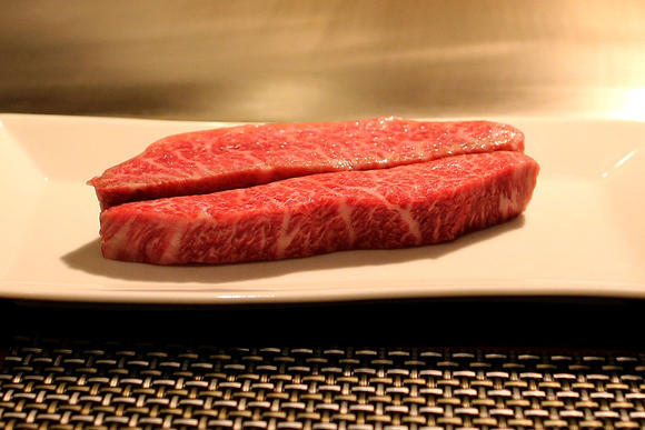 Khó tin: Thịt bò Nhật 10 triệu/kg, dân Campuchia mỗi người ăn 3 kg