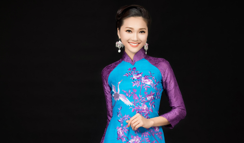 Gương mặt đẹp nhất HHHV 2017 khoe nét tinh tế trong áo dài Việt