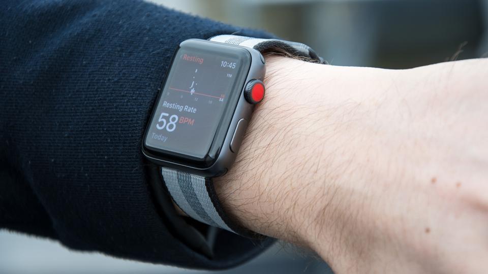 Apple Watch thống trị thị trường wearable 2017