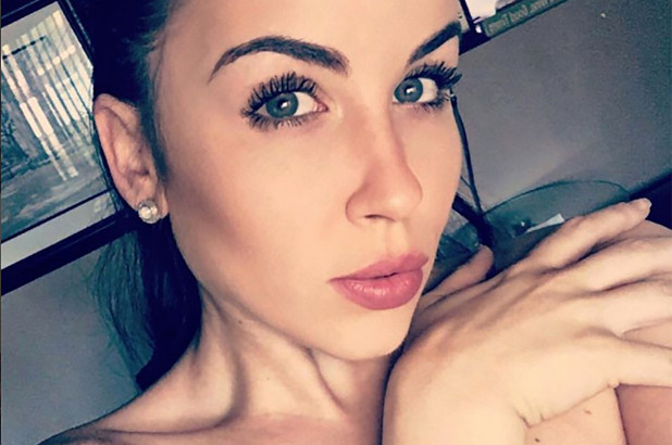 Cô gái lộ 'clip nóng' vì mang điện thoại đi sửa