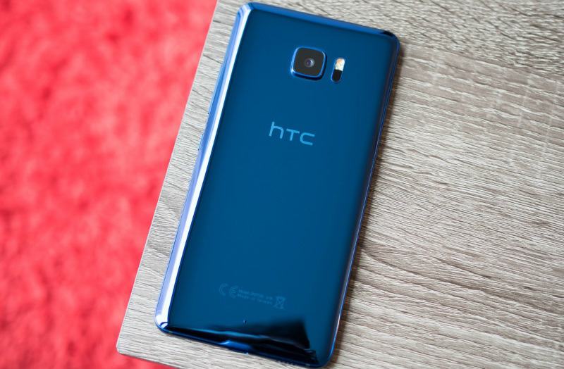 HTC U Ultra giảm giá tới 50%, gây sốc toàn thị trường di động