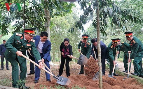 Chủ tịch QH dâng hương và trồng cây tại Khu di tích K9