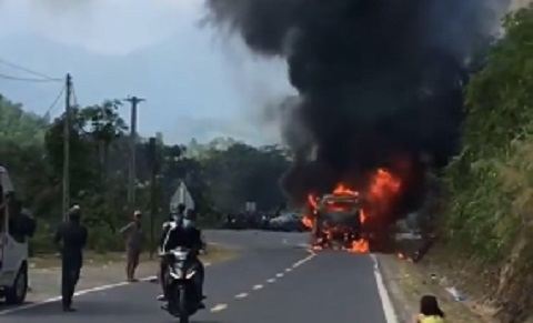 Xe Phương Trang cháy rụi, hơn 20 hành khách thoát nạn