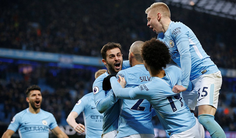 Đả bại Chelsea, Man City chạm một tay vào chức vô địch