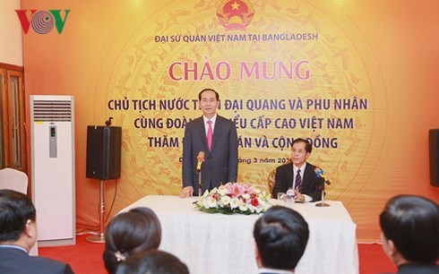 Chủ tịch nước gặp gỡ đại diện cộng đồng người Việt tại Bangladesh