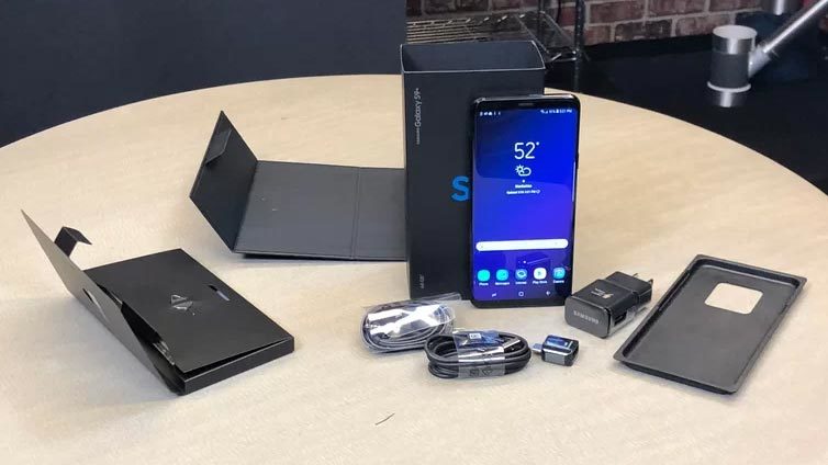 Cận cảnh đập hộp Galaxy S9+