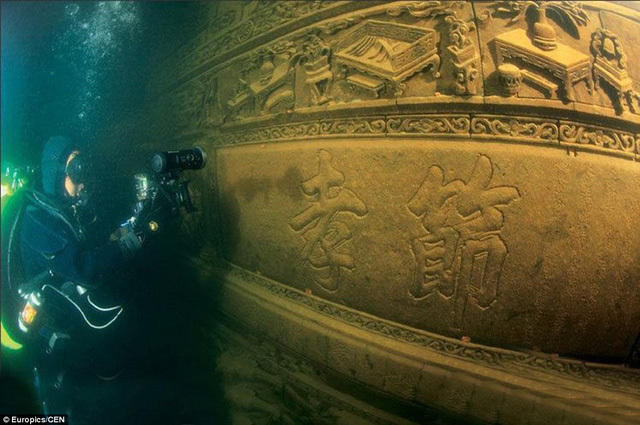 Thành phố cổ “ngâm” dưới nước nửa thế kỷ vẫn gần như nguyên vẹn - 1