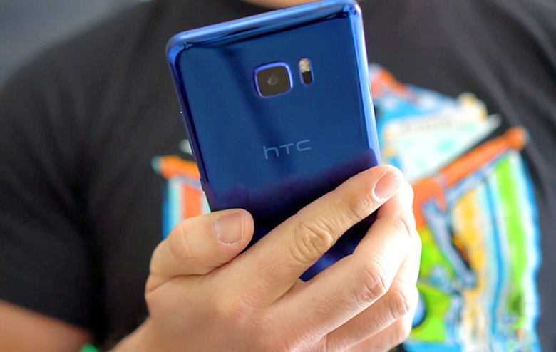 HTC U Ultra giảm giá sốc, người dùng mua đi bán lại kiếm lời