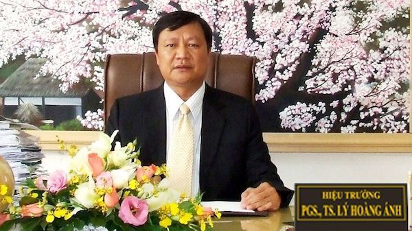 Tuyển dụng người nhà sai quy định vẫn tiếp tục làm hiệu trưởng đại học