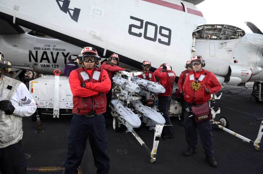 Hé lộ cuộc sống trên tàu sân bay USS Carl Vinson