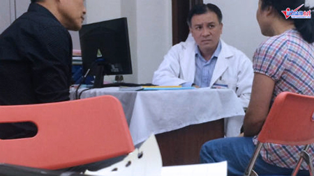 Nữ Việt kiều bị loạn thần khi về quê ăn tết