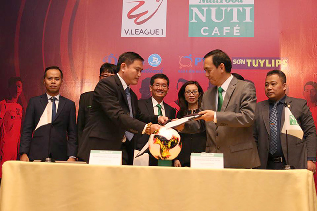 Mê U23 Việt Nam, NutiFood tài trợ cho V-League