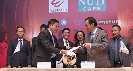 V-League 2018 bỗng nóng bản quyền: Ai phá ai?