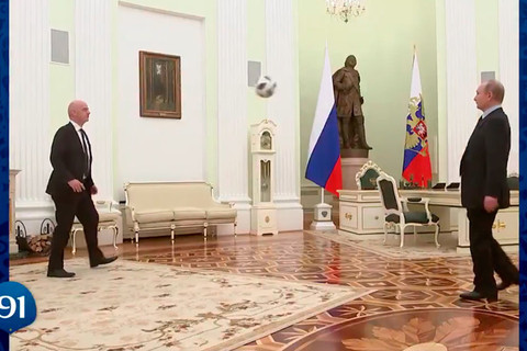 Putin tâng bóng