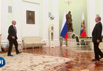 Xem Putin trổ tài tâng bóng trong điện Kremlin