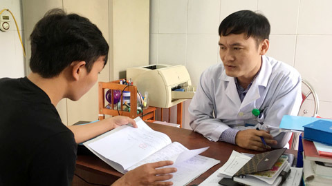 Nam sinh đột nhập máy bay từng dùng ma túy, bị ảo giác