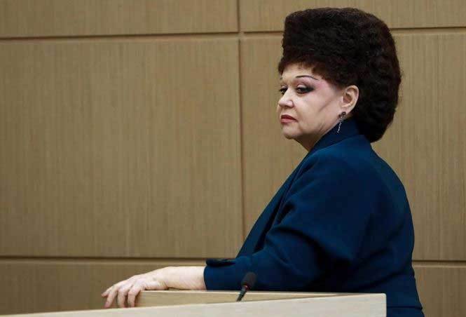Dân mạng 'săm soi' mái tóc lạ của nữ nghị sĩ Nga