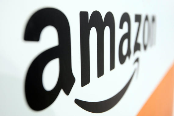 Amazon, Alibaba đổ bộ vào Việt Nam: Cơn bão online lên đỉnh điểm