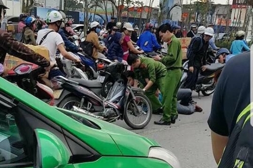 Hà Nội: Lái xe khách lạng lách, đánh võng còn hành hung công an