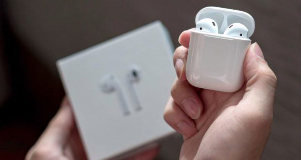 Trộm AirPods bị phát hiện, nữ cảnh sát trẻ từ chức