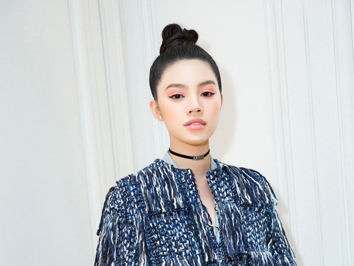 Hoa hậu hội con nhà giàu diện set đồ 200 triệu đi sự kiện