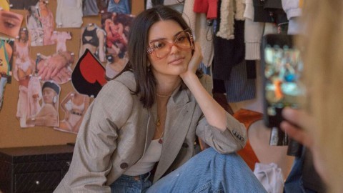 Khám phá tủ đồ toàn hàng hiệu của siêu mẫu có 88 triệu người theo dõi