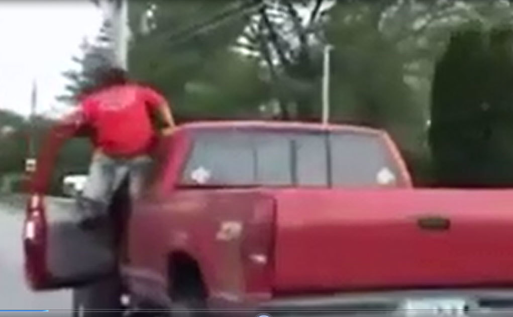 Đừng dại đùa cợt khi lái xe